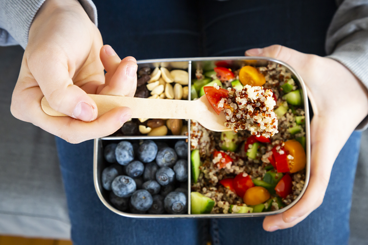 pessoa comento marmita bento quinoa blueberry